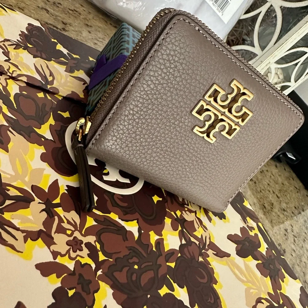 New Tory Burch britten wallet ❤️ - Picture 3 of 6
